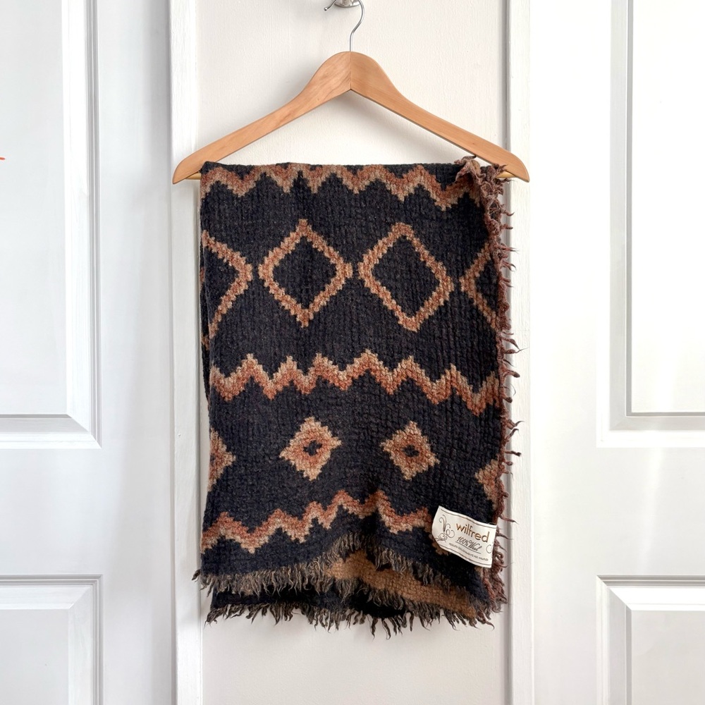 Wilfred by Aritzia 100% Wool Blanket Scarf – Geometric